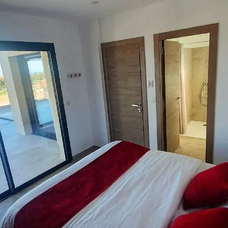 Avec Piscine Et Vue Mer A Lozari *